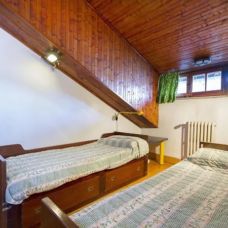 Ispra Villa Sleeps 10 With Wifi