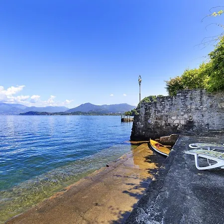 Ispra Villa Sleeps 10 With Wifi