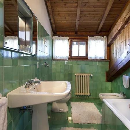 Ispra Villa Sleeps 10 With Wifi