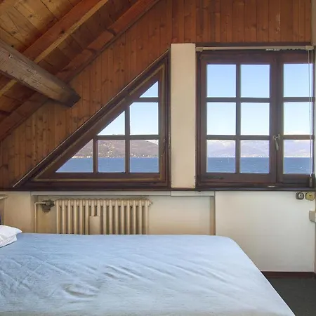 Ispra Villa Sleeps 10 With Wifi Willa *