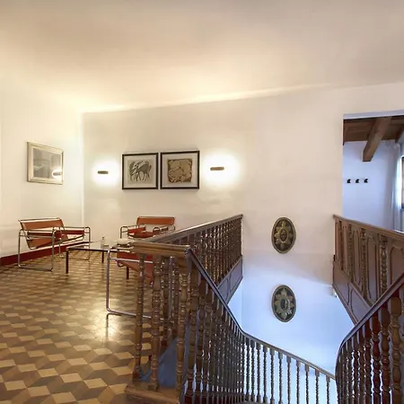 Ispra Villa Sleeps 10 With Wifi
