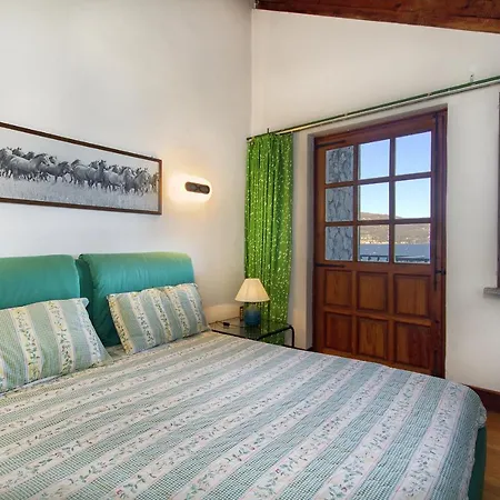 Ispra Villa Sleeps 10 With Wifi *