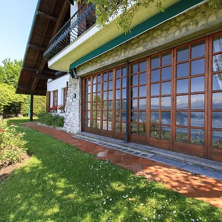 Ispra Villa Sleeps 10 With Wifi Ispra